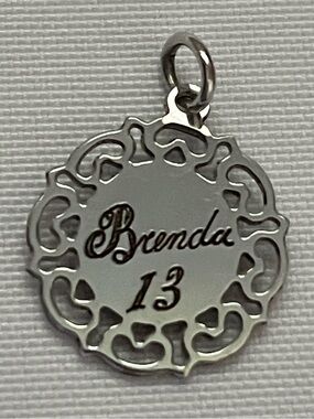 Vintage Charm Pendant
Brenda 13 engraved